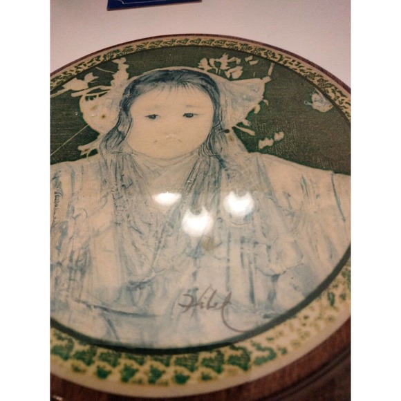 Vintage Edna Hibel Round Wood Jewelry/ Trinket Box Signed 6" round - 2.5" tall - Picture 5 of 7